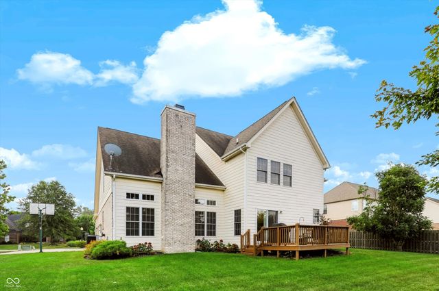 8838 Pin Oak Drive, Zionsville, IN 46077