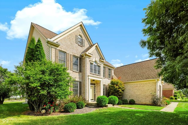 8838 Pin Oak Drive, Zionsville, IN 46077