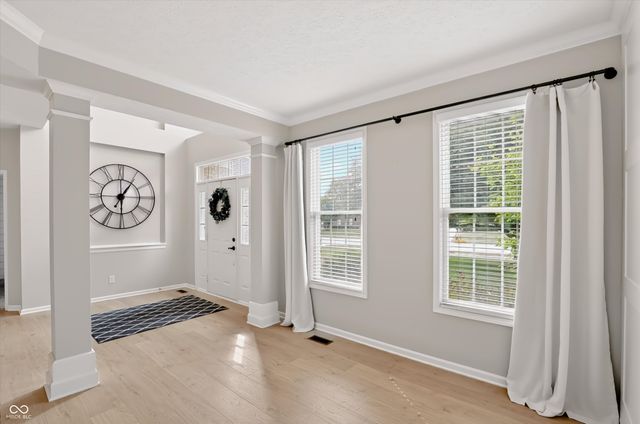 8838 Pin Oak Drive, Zionsville, IN 46077