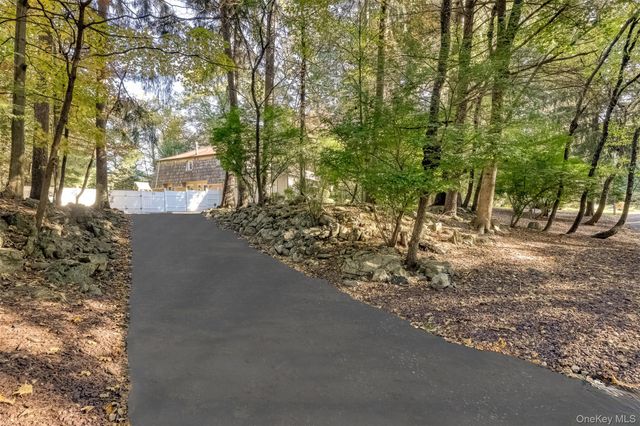 8 Kings Gate Road, Suffern, NY 10901