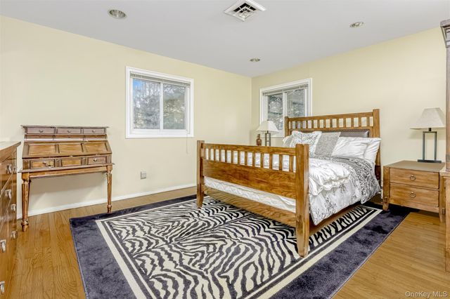 8 Kings Gate Road, Suffern, NY 10901