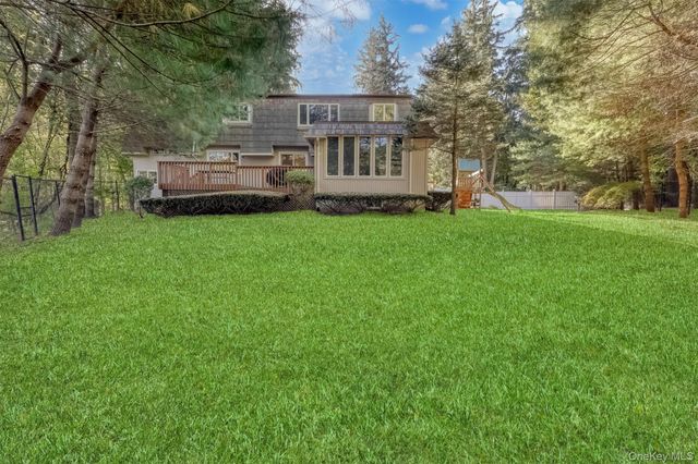 8 Kings Gate Road, Suffern, NY 10901