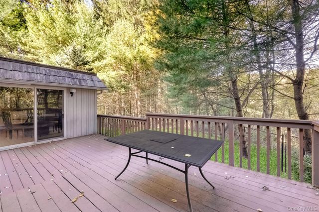 8 Kings Gate Road, Suffern, NY 10901