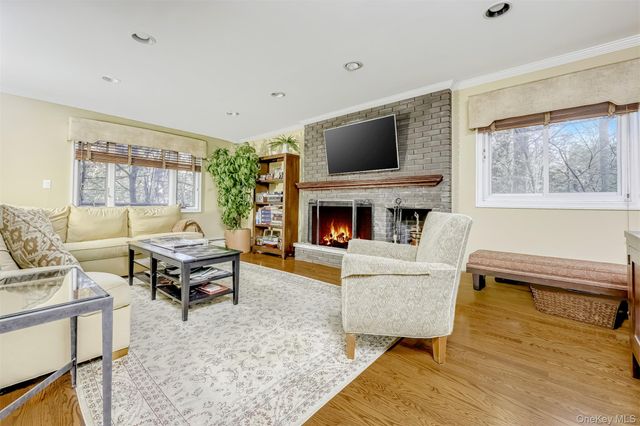 8 Kings Gate Road, Suffern, NY 10901
