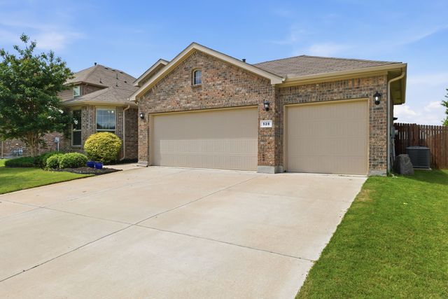 528 Pendennis Drive, Saginaw, TX 76131