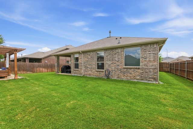 528 Pendennis Drive, Saginaw, TX 76131
