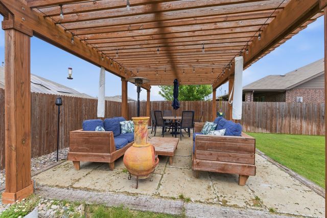 528 Pendennis Drive, Saginaw, TX 76131