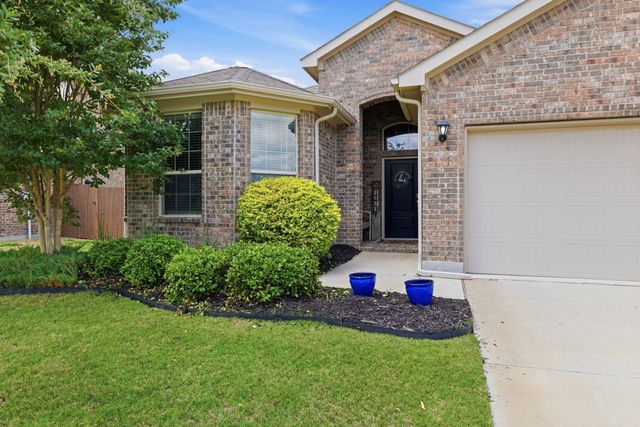 528 Pendennis Drive, Saginaw, TX 76131