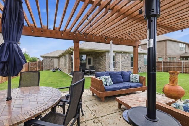 528 Pendennis Drive, Saginaw, TX 76131