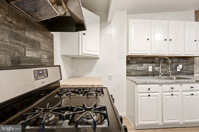 216 BARCLAY ST, Burlington, NJ 08016