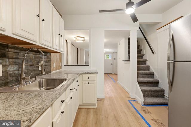 216 BARCLAY ST, Burlington, NJ 08016