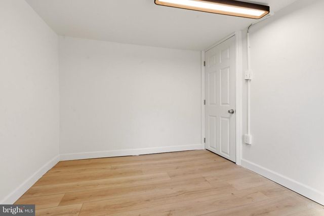 216 BARCLAY ST, Burlington, NJ 08016