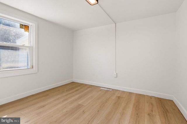216 BARCLAY ST, Burlington, NJ 08016