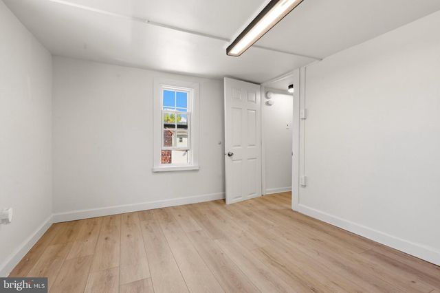 216 BARCLAY ST, Burlington, NJ 08016