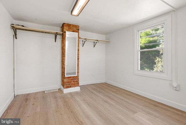 216 BARCLAY ST, Burlington, NJ 08016