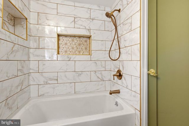 216 BARCLAY ST, Burlington, NJ 08016