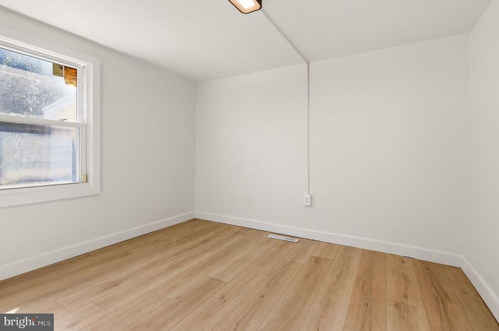 216 BARCLAY ST, BURLINGTON, NJ 08016 — photo 5