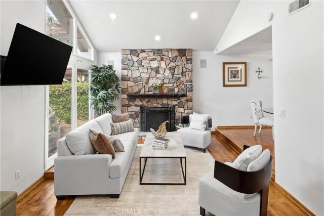 5872 Meadowbrook Drive, Huntington Beach, CA 92649