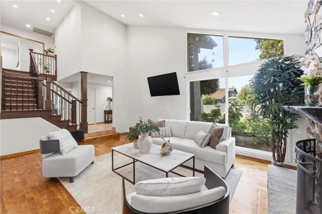 5872 Meadowbrook Drive, Huntington Beach, CA 92649