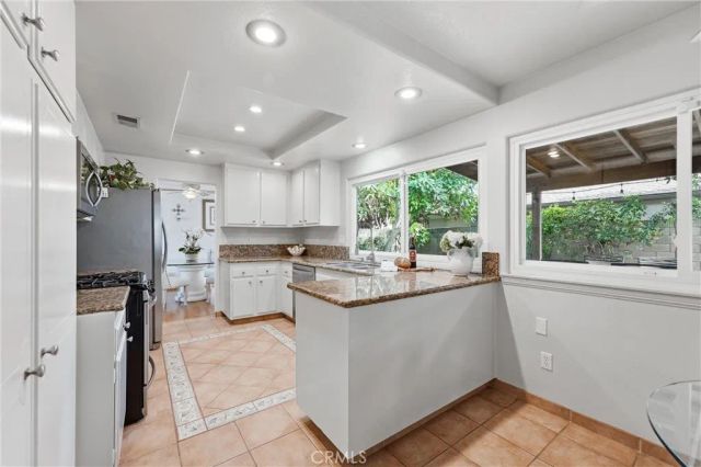 5872 Meadowbrook Drive, Huntington Beach, CA 92649