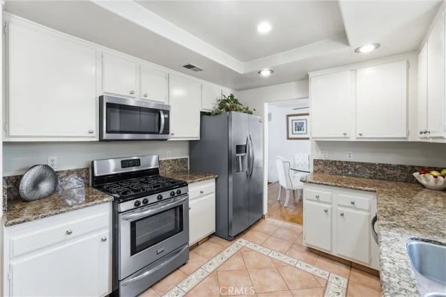 5872 Meadowbrook Drive, Huntington Beach, CA 92649