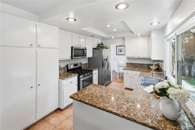 5872 Meadowbrook Drive, Huntington Beach, CA 92649