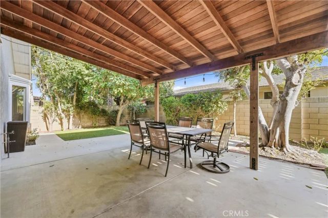 5872 Meadowbrook Drive, Huntington Beach, CA 92649