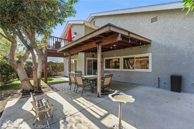5872 Meadowbrook Drive, Huntington Beach, CA 92649