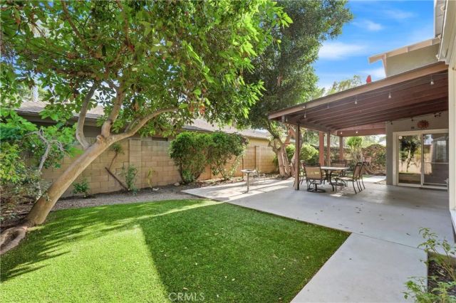 5872 Meadowbrook Drive, Huntington Beach, CA 92649