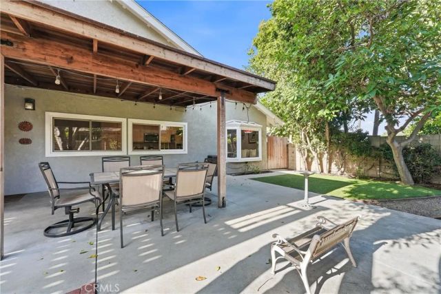 5872 Meadowbrook Drive, Huntington Beach, CA 92649
