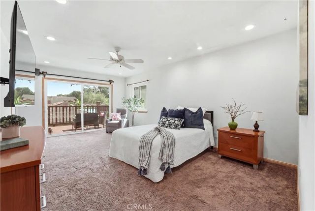 5872 Meadowbrook Drive, Huntington Beach, CA 92649