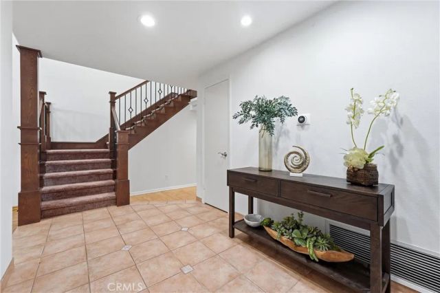 5872 Meadowbrook Drive, Huntington Beach, CA 92649