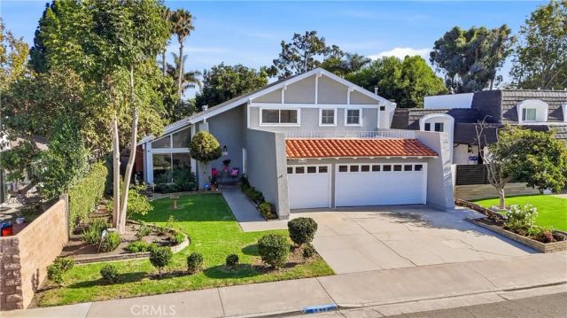 5872 Meadowbrook Drive, Huntington Beach, CA 92649
