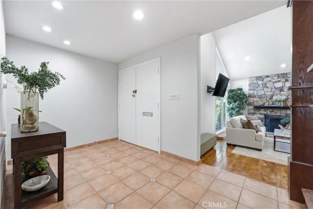 5872 Meadowbrook Drive, Huntington Beach, CA 92649