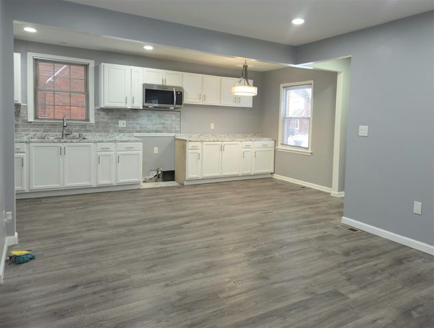 8254 Sussex Street, Detroit, MI 48228