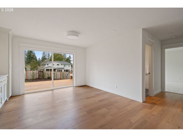 4275 Sw CRESTWOOD Dr, Portland, OR 97225