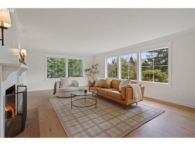 4275 Sw CRESTWOOD Dr, Portland, OR 97225