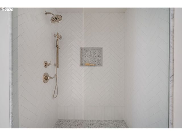 4275 Sw CRESTWOOD Dr, Portland, OR 97225