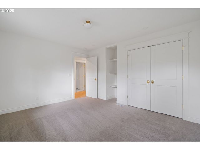 4275 Sw CRESTWOOD Dr, Portland, OR 97225