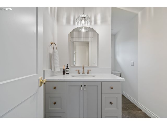 4275 Sw CRESTWOOD Dr, Portland, OR 97225