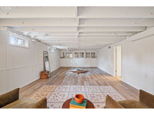 4275 Sw CRESTWOOD Dr, Portland, OR 97225