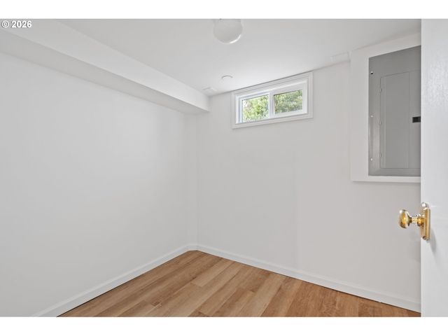 4275 Sw CRESTWOOD Dr, Portland, OR 97225