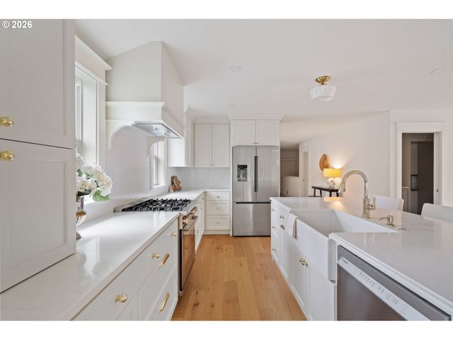 4275 Sw CRESTWOOD Dr, Portland, OR 97225