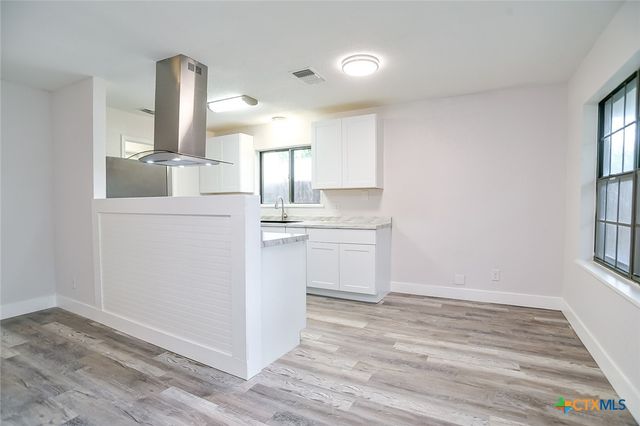 1225 W Coll Street, New Braunfels, TX 78130
