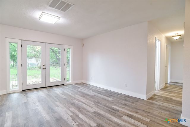 1225 W Coll Street, New Braunfels, TX 78130