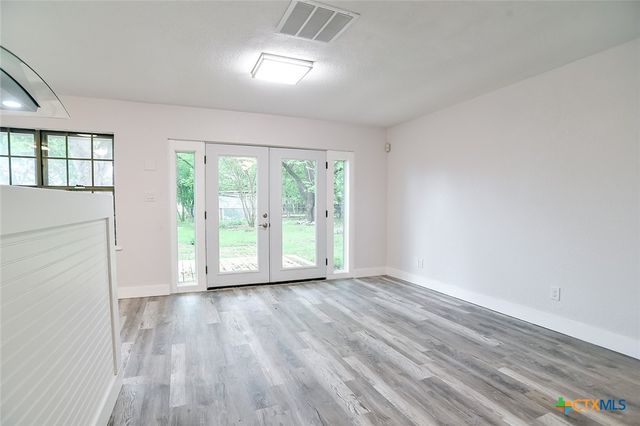 1225 W Coll Street, New Braunfels, TX 78130