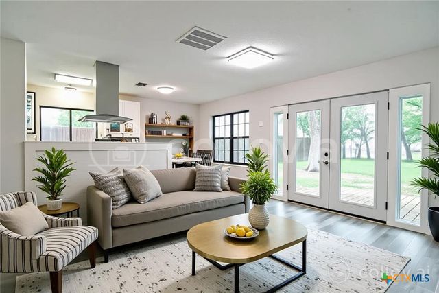 1225 W Coll Street, New Braunfels, TX 78130