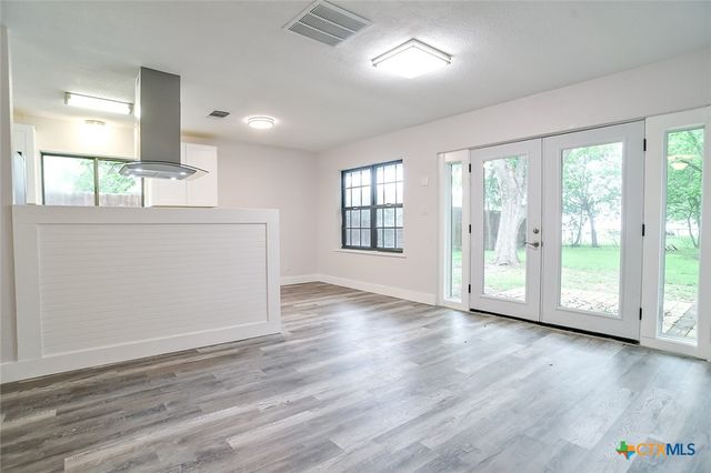 1225 W Coll Street, New Braunfels, TX 78130