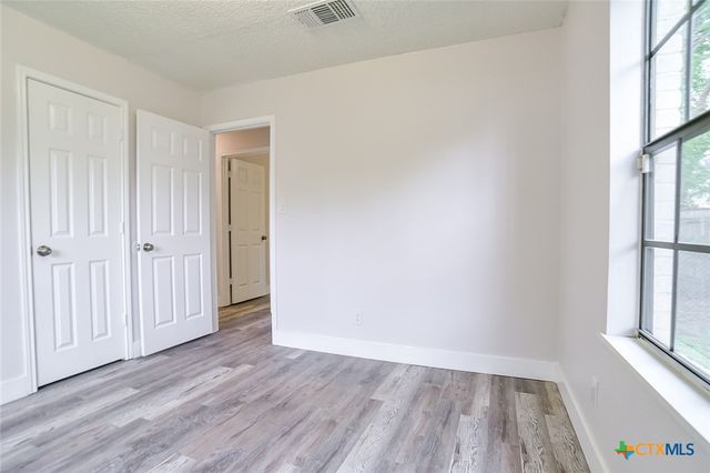 1225 W Coll Street, New Braunfels, TX 78130
