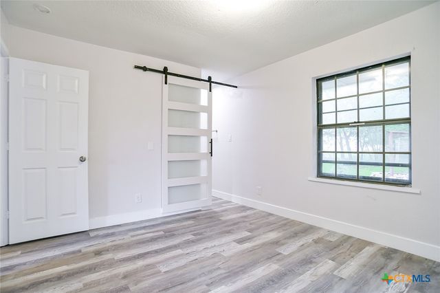 1225 W Coll Street, New Braunfels, TX 78130